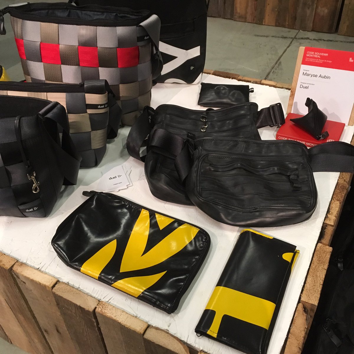 DesignMontreal's tweet photo. Participants du #wds2017, n'oubliez pas de passer au marché #CODESOUVENIRMTL dans l'espace Expo! Jusqu'à 17h30, puis demain #designmtl https://t.co/sVJlSCrpi0