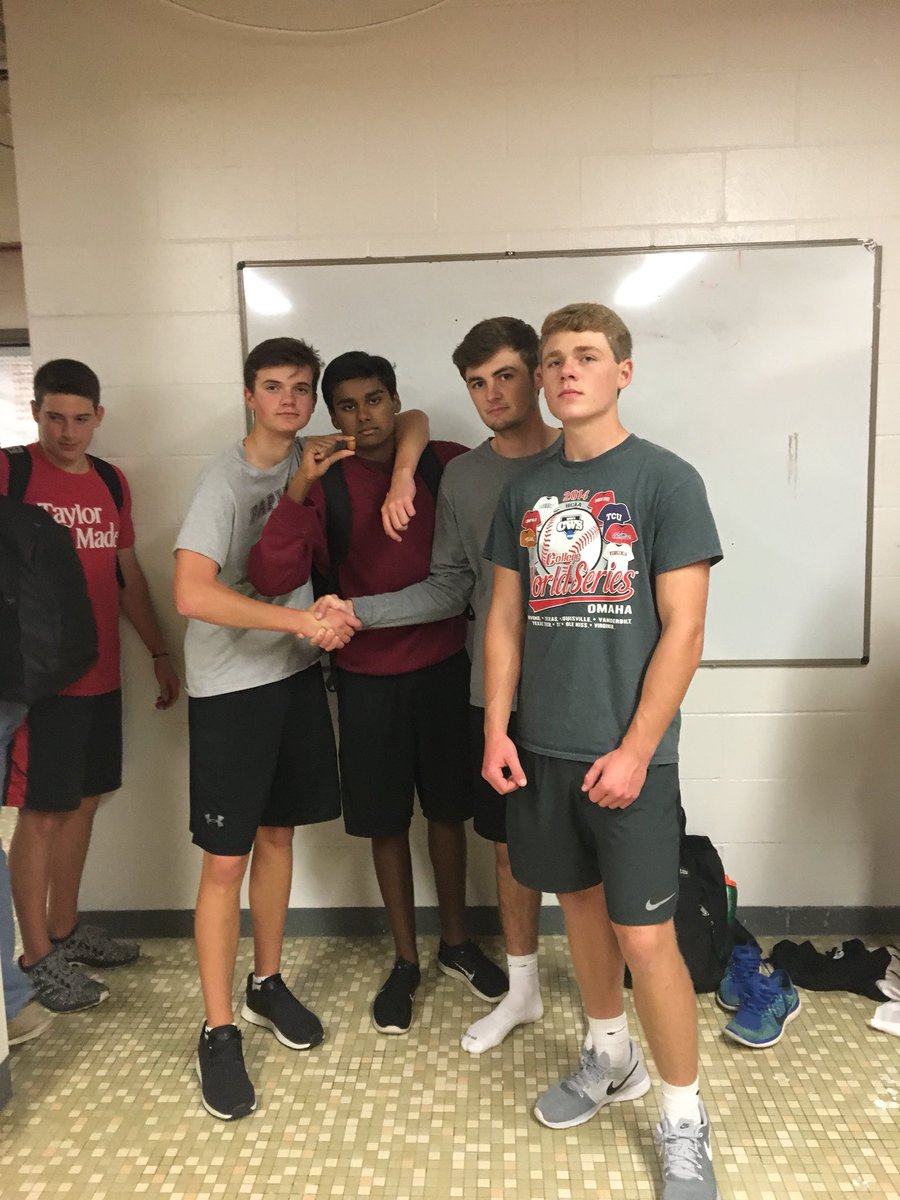 importantNUT's tweet photo. Matt looks yoked, Vondra took a bite out of a fraudulent nut AND did all his reps of bench (almost)👍🏼good job Vondra and Janan https://t.co/szw0ICaOaf