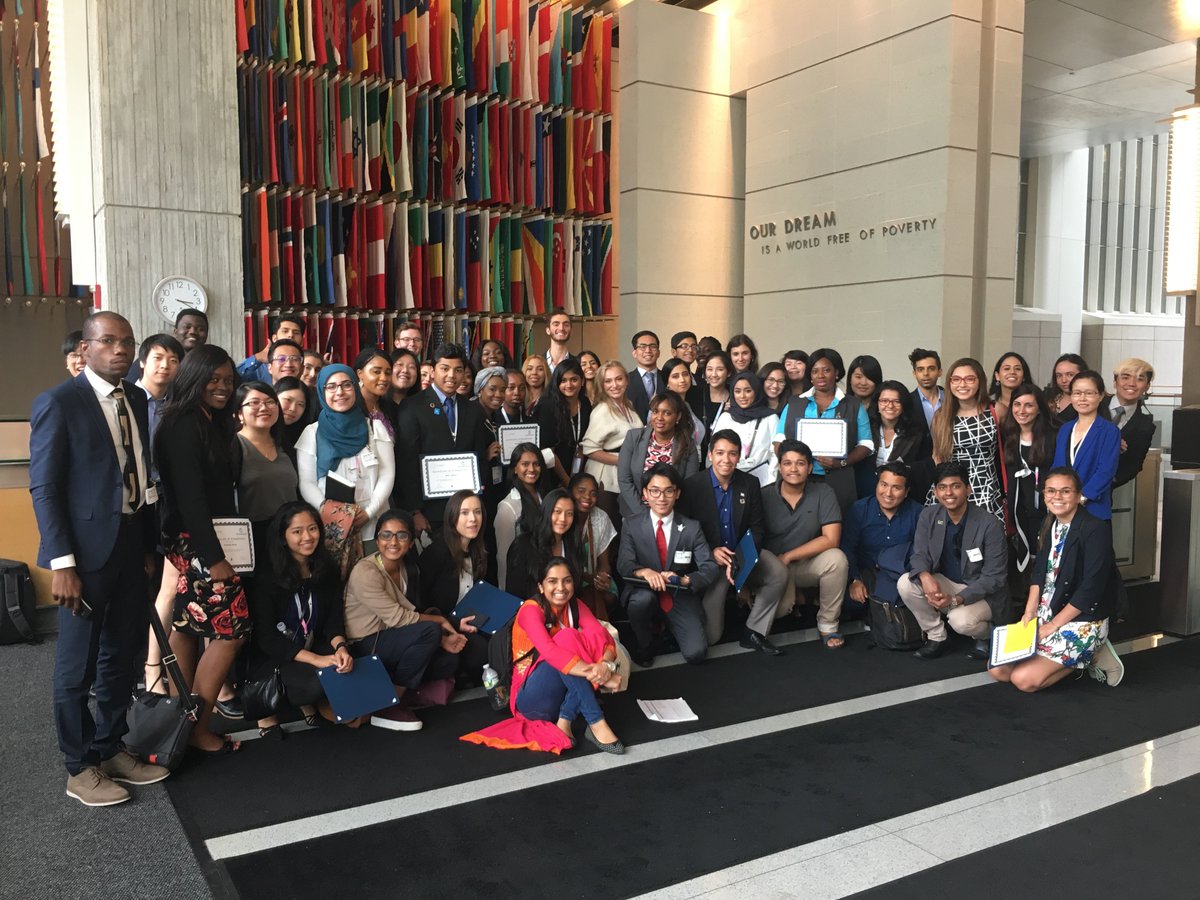 FriendshipAmbas's tweet photo. Today is #EndPoverty Day! Together with young leaders around the world, we believe we can #endpoverty by 2030. https://t.co/iHy5RoV23B https://t.co/witGGcvBXm