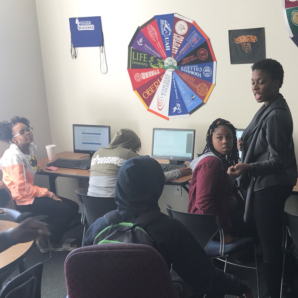 BTWYoungLifeATL's tweet photo. In @YoungLife, we do #ContactWork...bldng long-term rltnshps w/ students by being present 4 thm in a variety of ways! Here's 1 of r @BTWYoungLifeATL ldrs, Loucha Francois, doing just tht by assisting students w/college n career planning! #ThisIsWhyIYL #lovewhatwedo @CarstarphenMJ https://t.co/MXeg8AHKJG