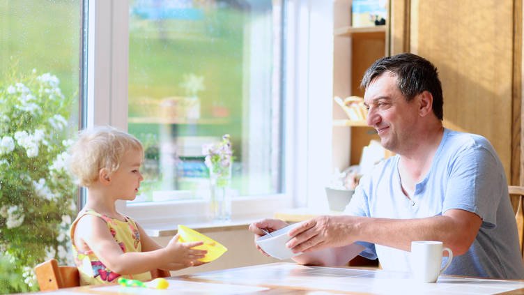 ZEROTOTHREE's tweet photo. Wondering what the best ways to start healthy eating habits with your #infant or #toddler might be? Try these tips: https://t.co/fAw2kOquAA. https://t.co/lFXtkdrCnJ