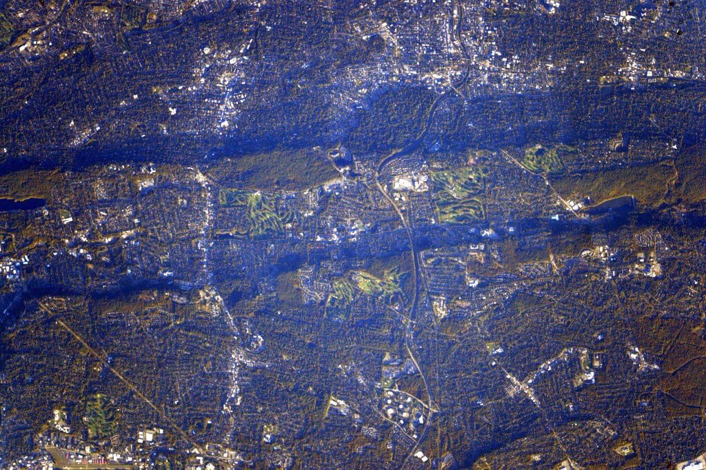 StationCDRKelly's tweet photo. Hey #WestOrange, NJ, I'm coming at ya! Took nearly my entire #YearInSpace to get this photo. I'll see you up close tonight! https://t.co/LKHsBsZfk1