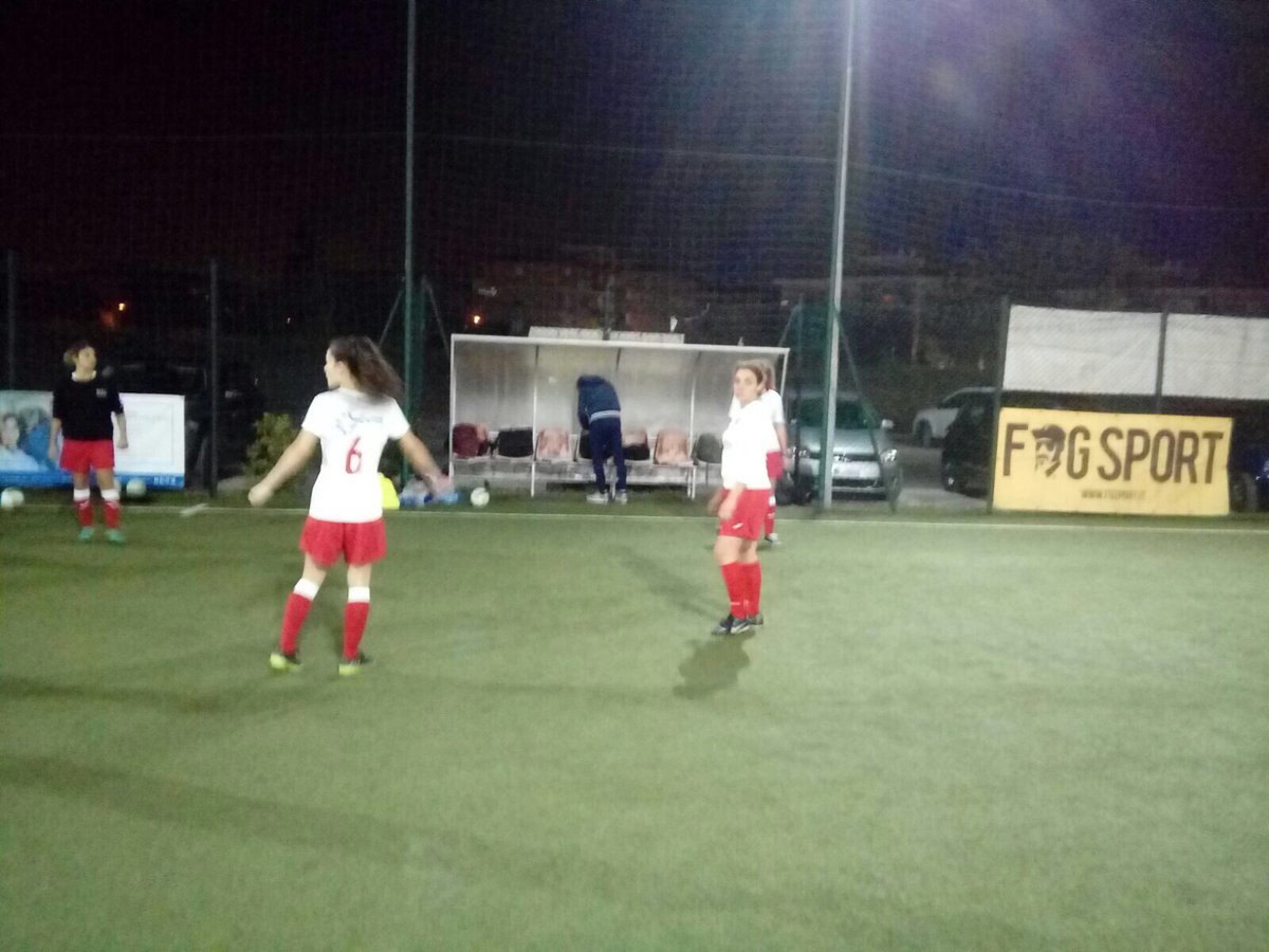 Atle2000a5's tweet photo. Nuova amichevole delle ragazze. Stasera in campo contro Fb5. @Calcioa5Live @Gaz_Reg @TiroLiberoWeb @DivCalcio5 @Calcioa5mercato https://t.co/BmZIsCeCP1