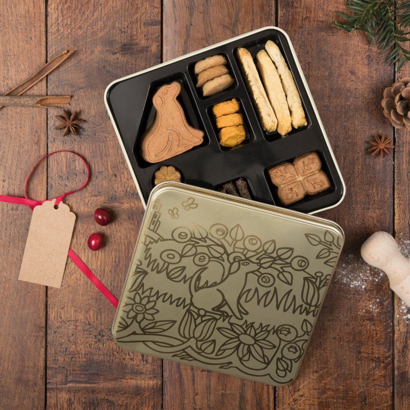 Save 10% when you purchase this beautifully presented tin of delicious dog biscuits. Use code TIN10 in the checkout  bennythedog.co.uk/lilys-kitchen-…