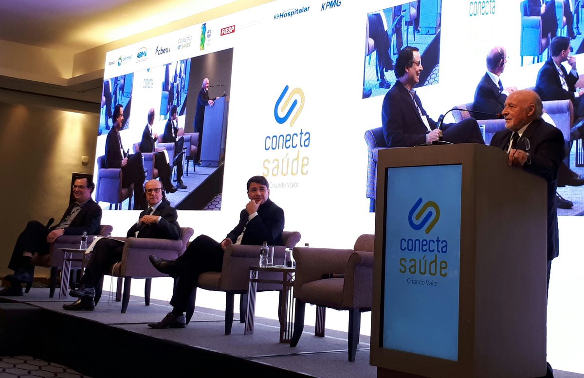 karinsantosks's tweet photo. Debate sobre Slow Medicine no #conectasaude #karinsantos #mestredecerimonias #apresentadora #locutora #atriz #jornalista #palestrante https://t.co/dxnyhQ5xmZ