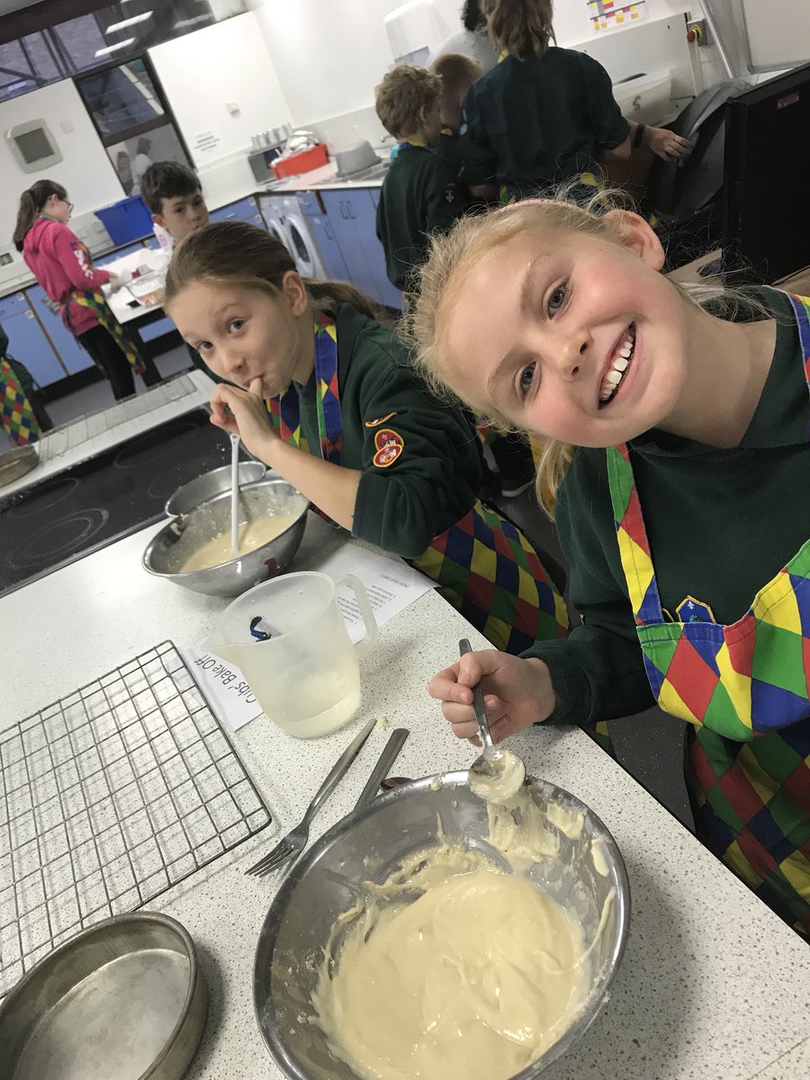 3rdwashscouts's tweet photo. Round 2 of the โCubtastic Cook Offโ and this talented lot showing off their awesome baking skills! @BritishBakeOff #cubcakes #yummmmmy https://t.co/D8BoZUYZfa