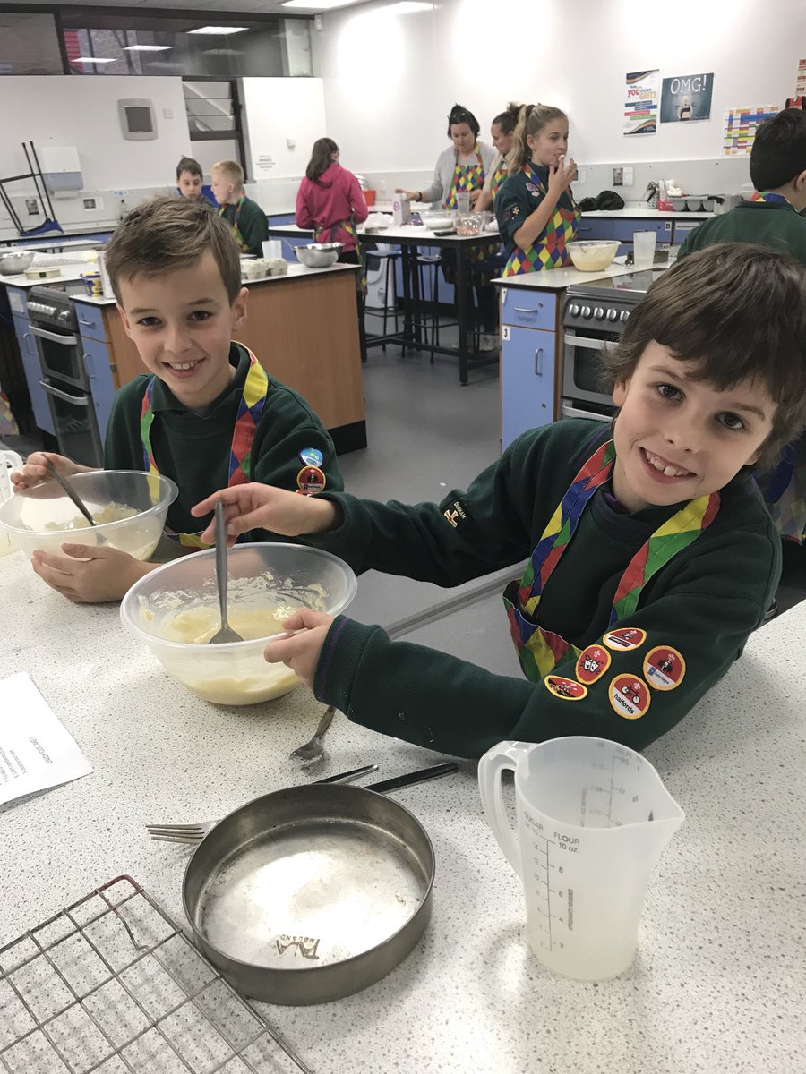3rdwashscouts's tweet photo. Round 2 of the โCubtastic Cook Offโ and this talented lot showing off their awesome baking skills! @BritishBakeOff #cubcakes #yummmmmy https://t.co/D8BoZUYZfa