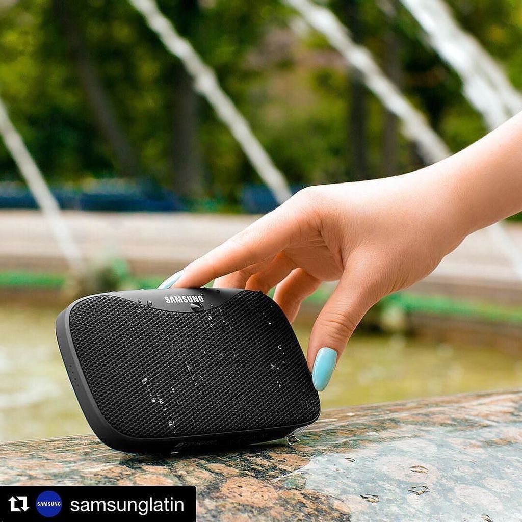 VidaDigital's tweet photo. #Repost @samsunglatin
・・・
Pequeña, potente y portátil. La increíble bocina #LevelBoxSlim es resistente al agua y c… https://t.co/yLwDw1V7BP https://t.co/A2ogWLVPbk