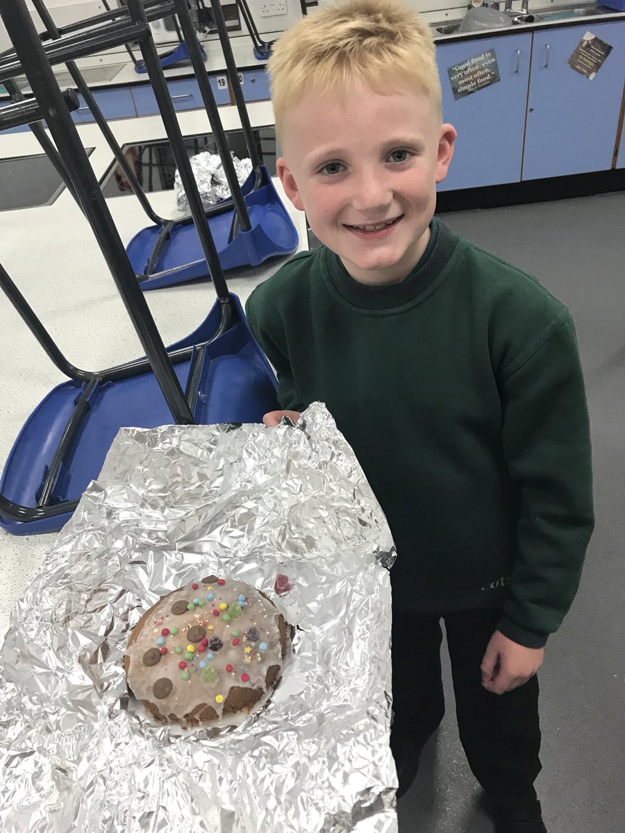 3rdwashscouts's tweet photo. Ta-dahhhhh! We are #superproud of our โCubtastic Cook Offโ creations tonight! @BritishBakeOff #cubcakes #handsupwhoisgonnashare? https://t.co/eZS6SndKcI