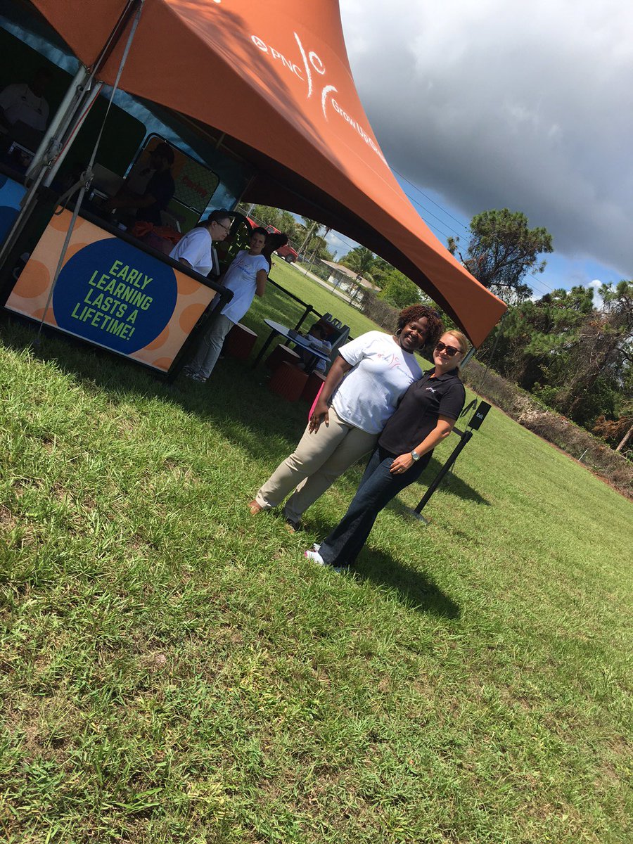ZorayaSuarezPNC's tweet photo. Rain or shine- the @PNCBank #MobileLearningAdventure created smiles at the #Headstart Awareness Event in #FtPierce https://t.co/RDrLJSFYGA