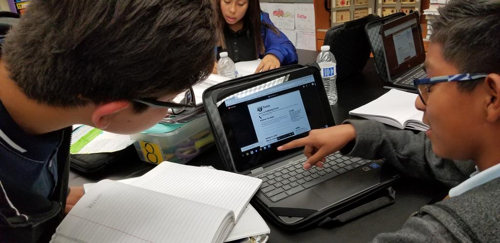 SCIENCEwRamirez's tweet photo. Day 1 of 1:1 Roll-out and use of Chromebooks have begun! #digitalsimons #proudtobePUSD #pusd https://t.co/uPDXb925dA
