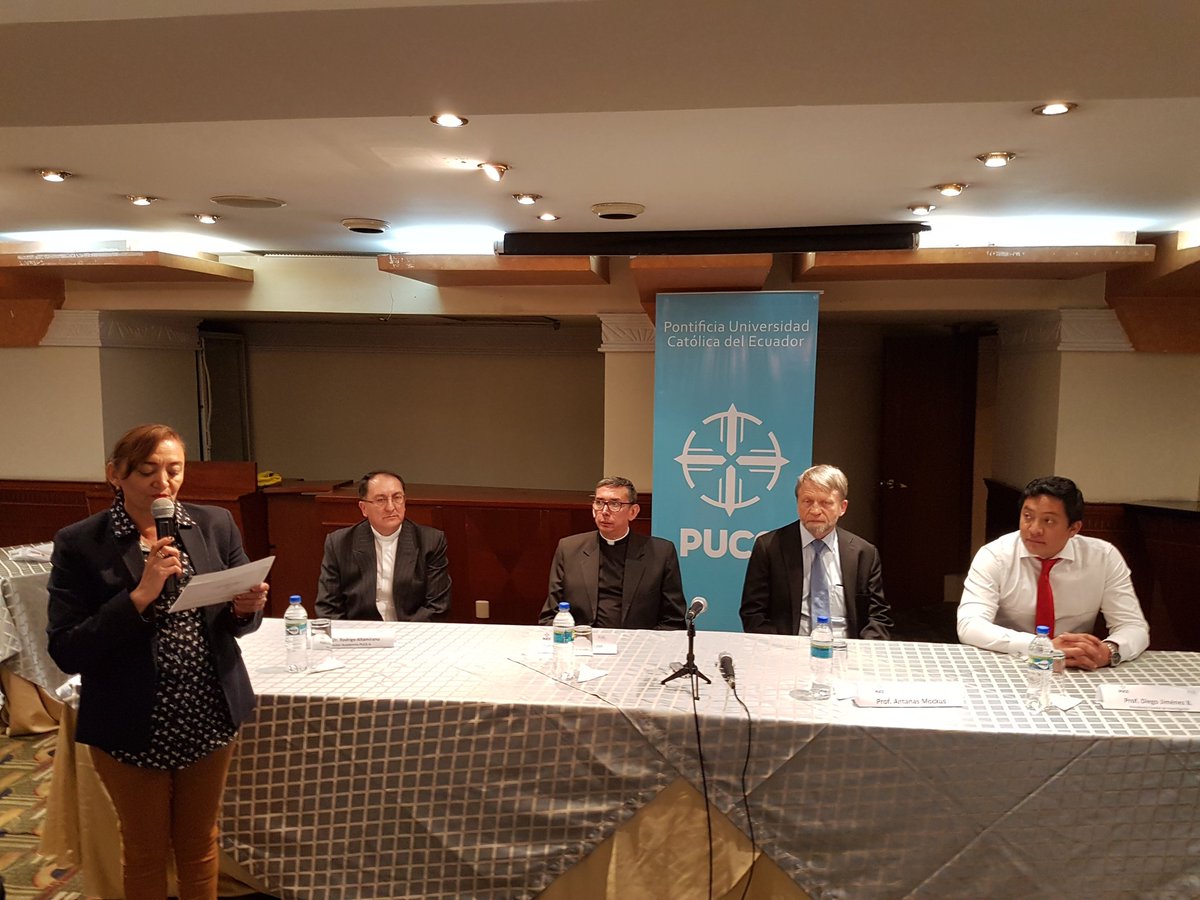 PUCE_Ecuador's tweet photo. Rueda de prensa con Antanas Mockus previo al II Congreso Internacional “Ciencia, Sociedad e Investigación Universitaria” https://t.co/qixqe4qW0i