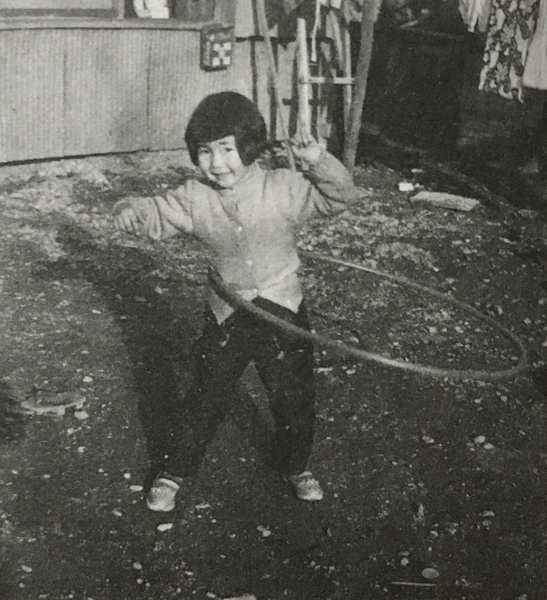 昭和33年10月18日、アメリカで 大ブームだったフラフープが 日本での