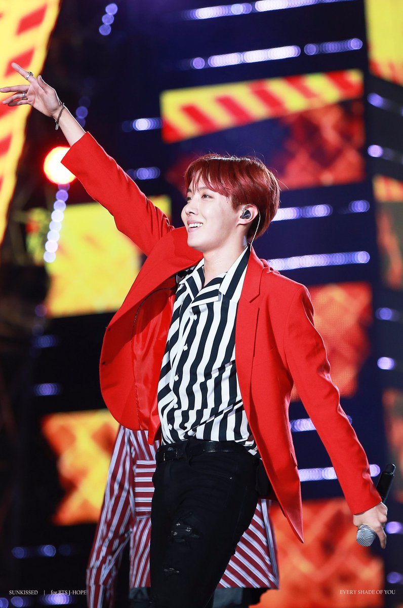 portalHobiBr's tweet photo. [#HQ] 29.09.17 -  #JHOPE no K-Pop World Festival In Changwon
#BTS #방탄소년단 #제이홉
© Sun Kissed https://t.co/brE2ylkTEm