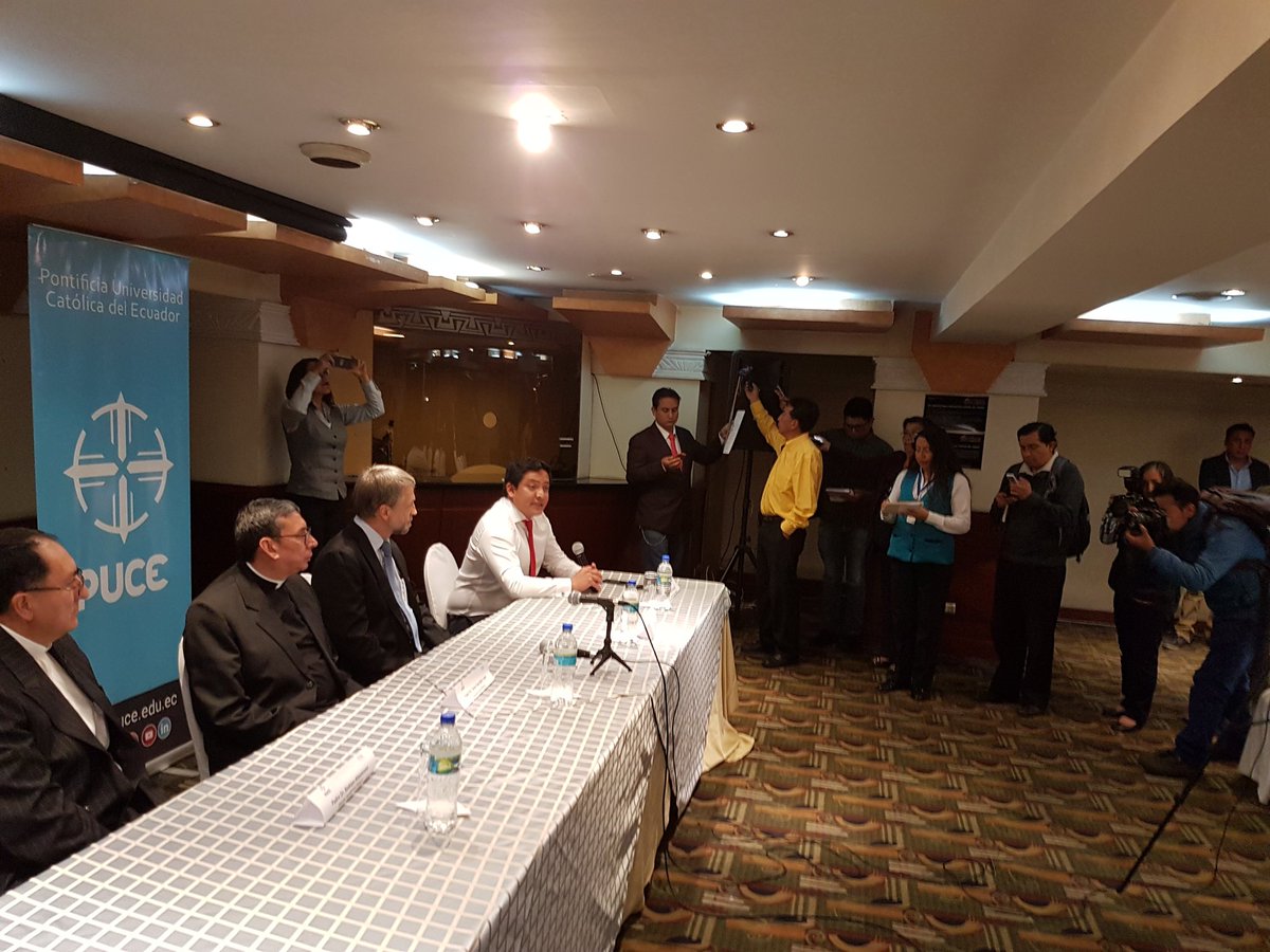 PUCE_Ecuador's tweet photo. Rueda de prensa con Antanas Mockus previo al II Congreso Internacional “Ciencia, Sociedad e Investigación Universitaria” https://t.co/qixqe4qW0i