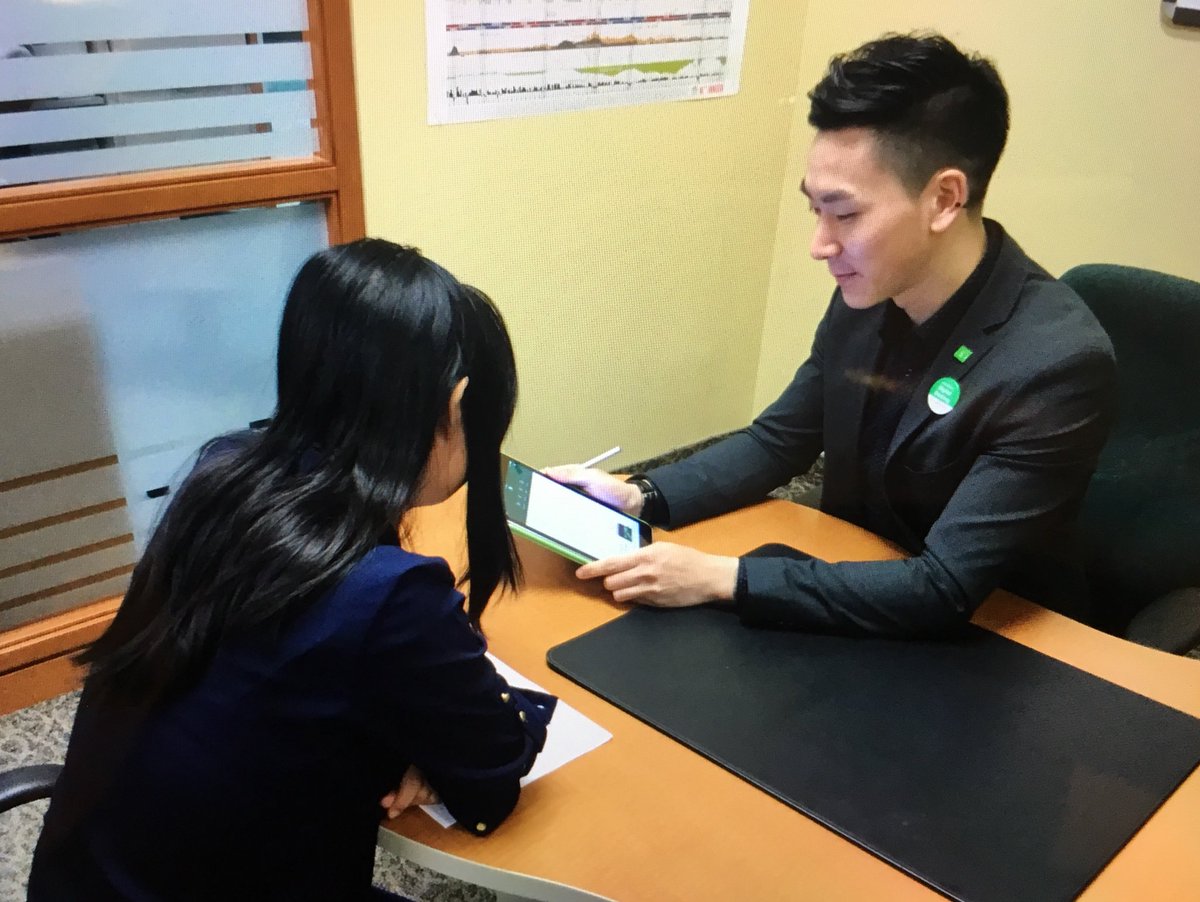 SharonCheung_TD's tweet photo. Our advisers always ready to show customers how to pay a bill easily through td easyweb. Way to go Stanley! #imdigitalready #0087 https://t.co/siEswnRJy2