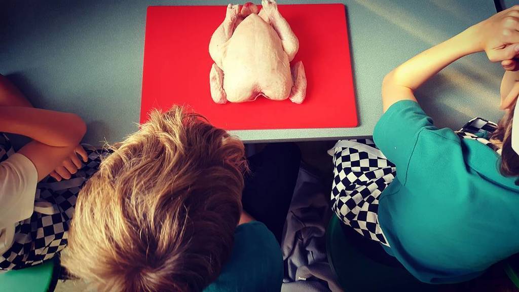 saltbutterbones's tweet photo. Butchery with @chef_oli_p !We are finally doing this.#schooldinners #foodeducation #ups!vegiterean https://t.co/Sa01YTPWWV https://t.co/L7vqGw5KvR
