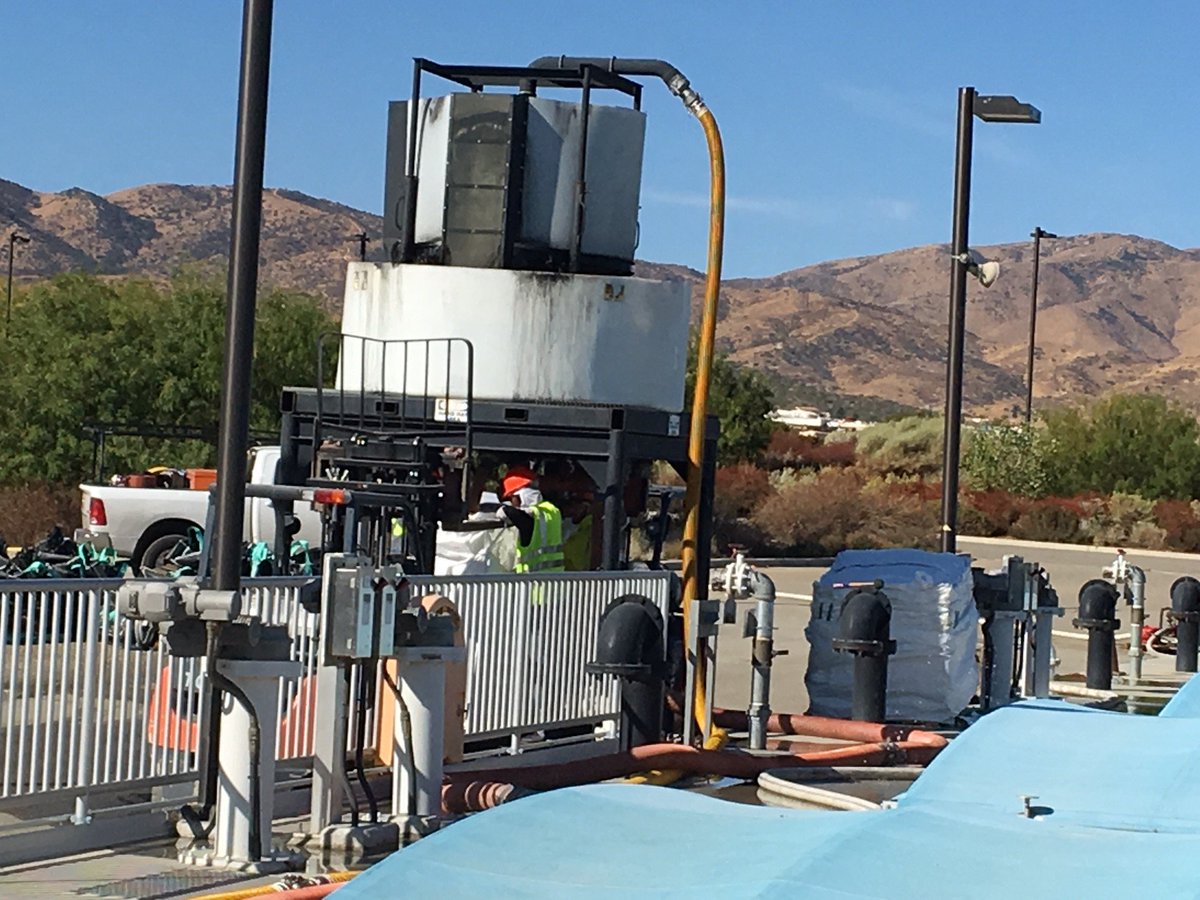 PalmdaleH2O's tweet photo. Our water treatment plant's granulated activated carbon filter media being reactivated. World's largest Brita filter! #PWD #GACFilter https://t.co/qFWDaT3xYD