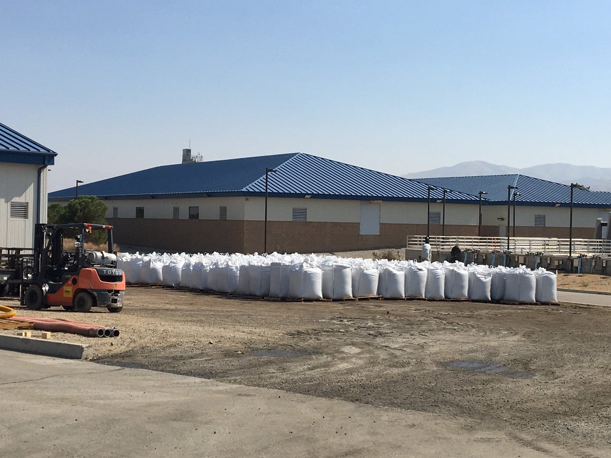 PalmdaleH2O's tweet photo. Our water treatment plant's granulated activated carbon filter media being reactivated. World's largest Brita filter! #PWD #GACFilter https://t.co/qFWDaT3xYD