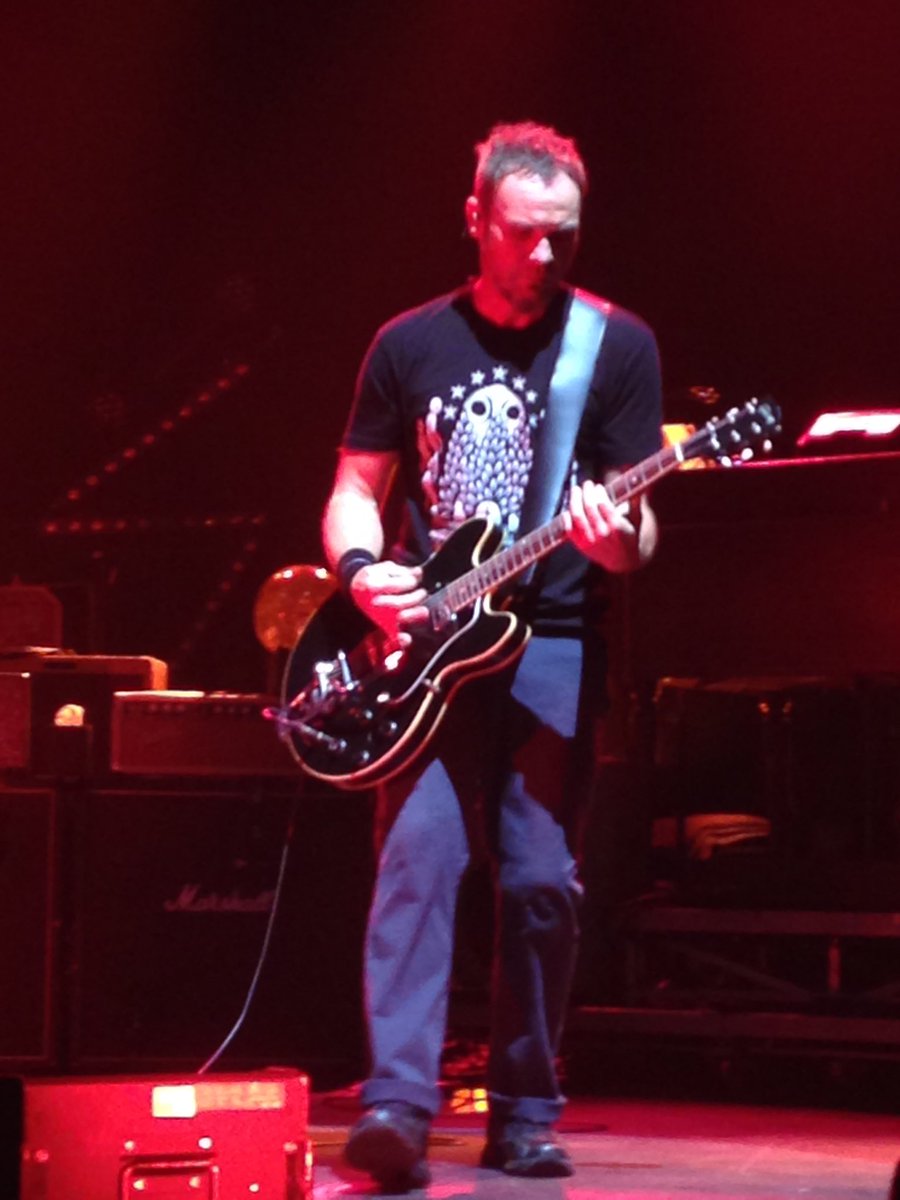 pjtourkid's tweet photo. Don't @JeffAment make you #Smile ? #NoCodeOnTheRoad #10/17/14 @PearlJam https://t.co/rhg2ocEZjF