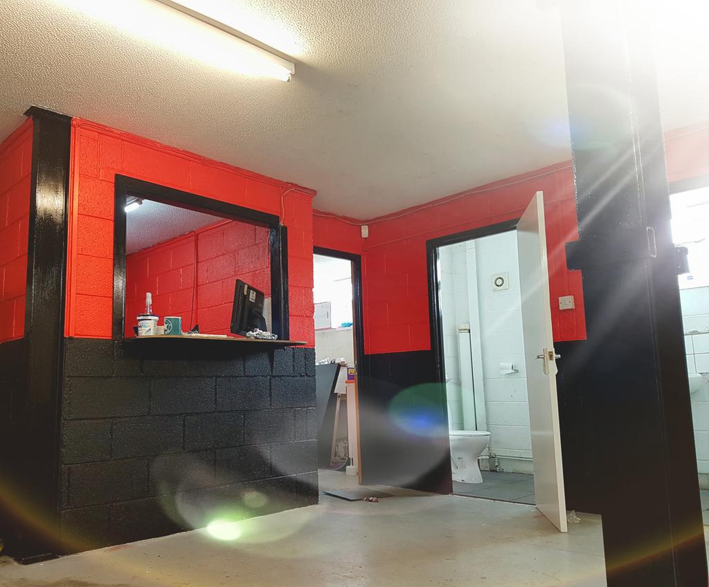 GMAutomotive14's tweet photo. Painting reception area and service desk... getting there slowly!
#Pembrokeshire #Garage #BankFarmTrailers https://t.co/6JfskMVqey