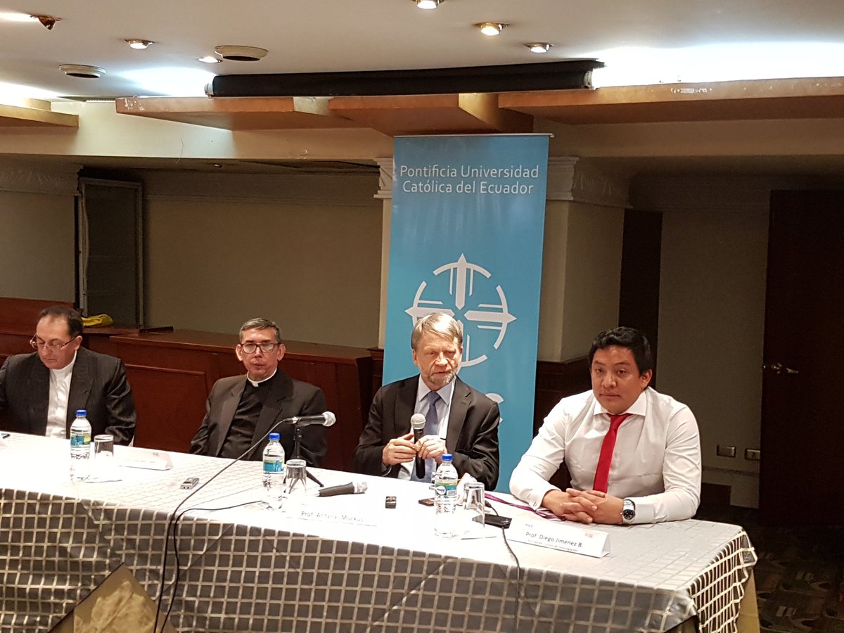 PUCE_Ecuador's tweet photo. Antanas Mockus: "Nos toca trabajar juntos para resolver problemas, como los que plantea la ingeniería genética" https://t.co/Y2lZgWnUrp