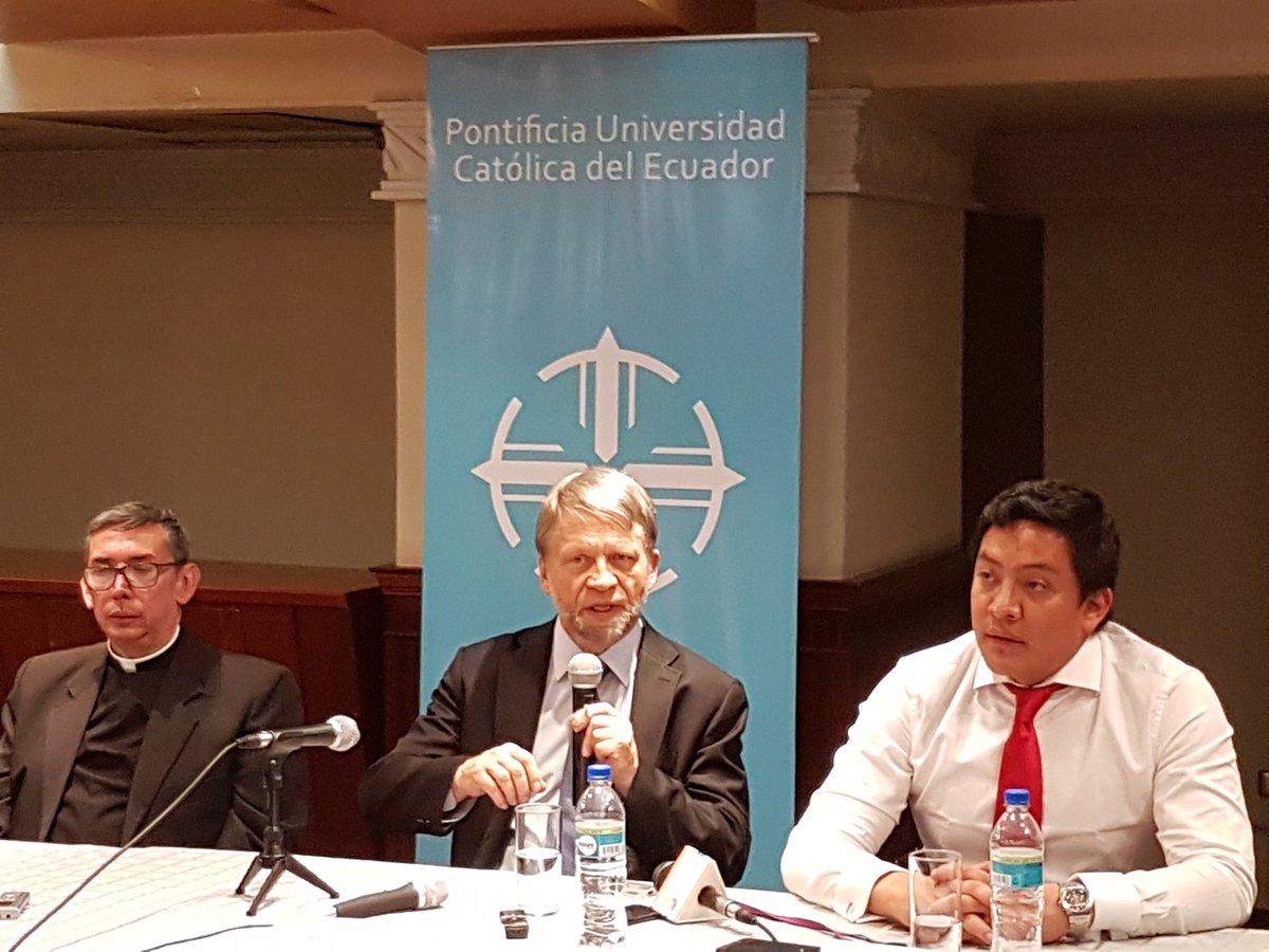 PUCE_Ecuador's tweet photo. Antanas Mockus: "Invito a los jóvenes a estudiar cuando tienen que estudiar, porque la velocidad del cambio es tan alta..." https://t.co/Uw7p9sTHkX