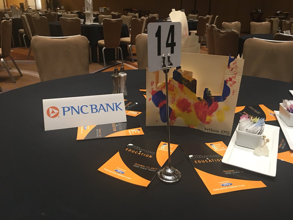 DPSFdn's tweet photo. #COE2017 centerpiece from Bethune Elementary at our @PNCBank table! https://t.co/7tgqbNAj4p