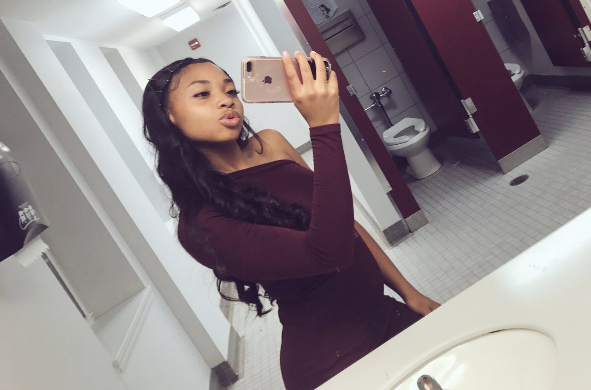 thuggin_couture's tweet photo. Freak em' dress out my closet, I look damn good I ain't lost it 💋 #CAUHOCO17 https://t.co/UCXWFWteWl