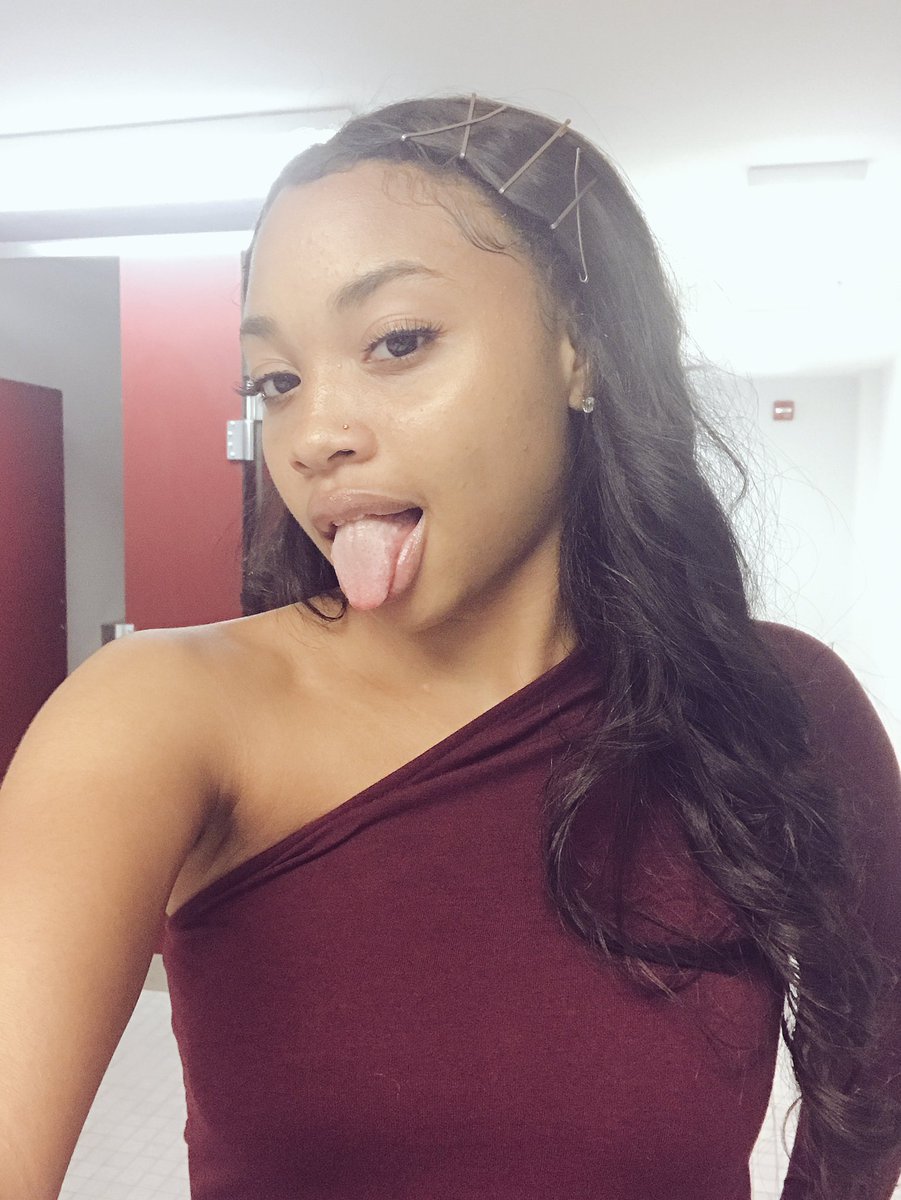 thuggin_couture's tweet photo. Freak em' dress out my closet, I look damn good I ain't lost it 💋 #CAUHOCO17 https://t.co/UCXWFWteWl