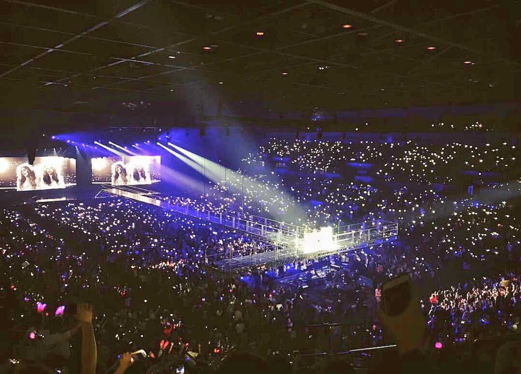 LMCrowds's tweet photo. What a crowd, what a pic! #GloryDaysTourLiverpoop https://t.co/IJQagF41sz