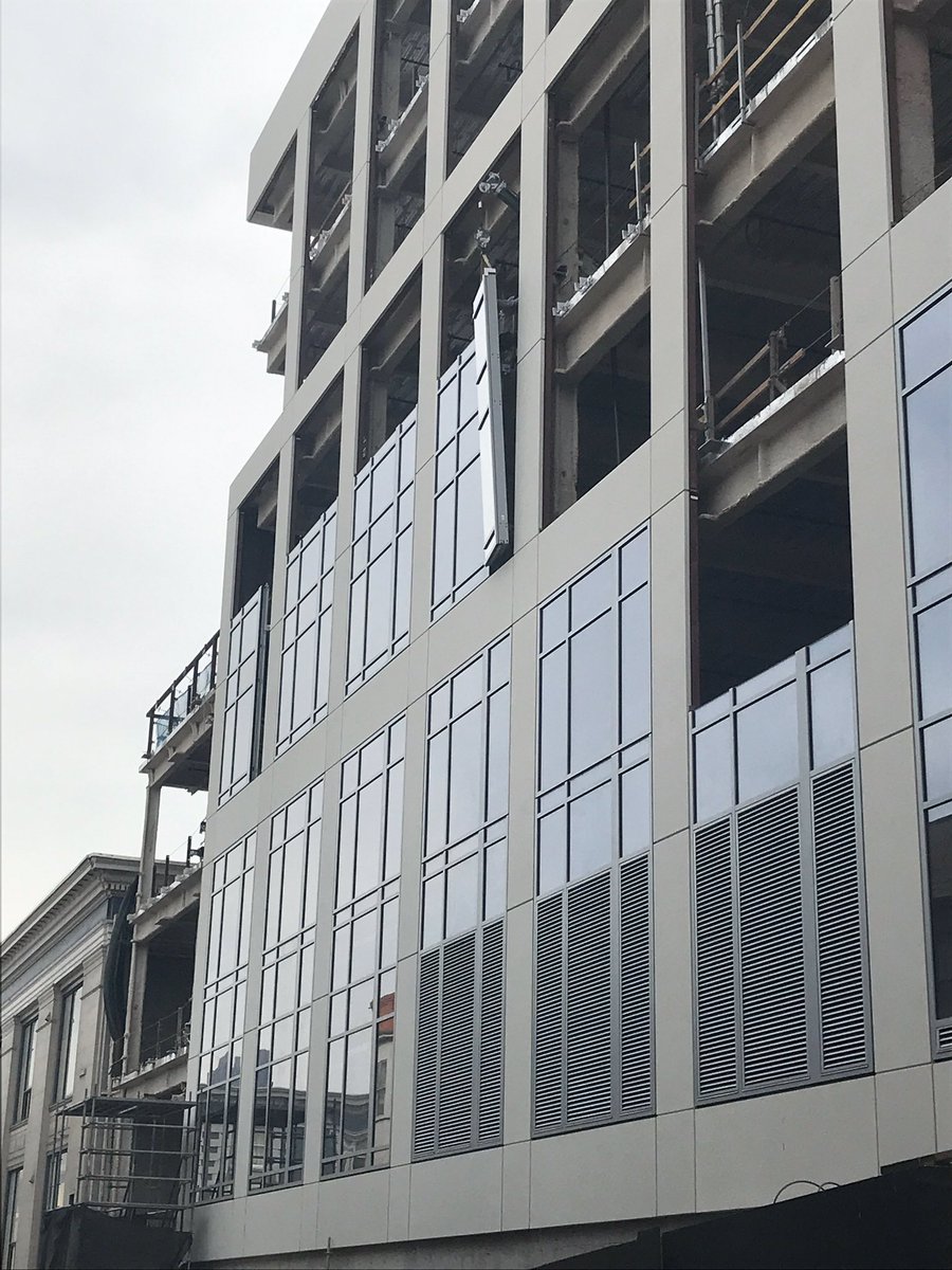 Ellen_Tung's tweet photo. Dang that glass is lookin' good! @pankowbuilders #vnmob https://t.co/hoGsqwxAKo