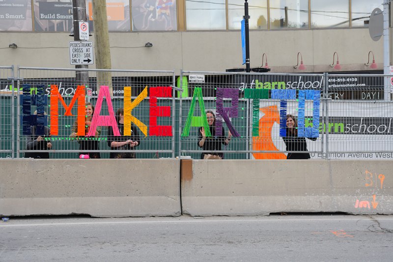 CrosstownTO's tweet photo. On Friday, @Artbarn_School yarn-bombed our fencing at Avenue. We think it’s a great look! https://t.co/IPLDsVGryu #MakeArtTO https://t.co/LNQ5A9FDdG