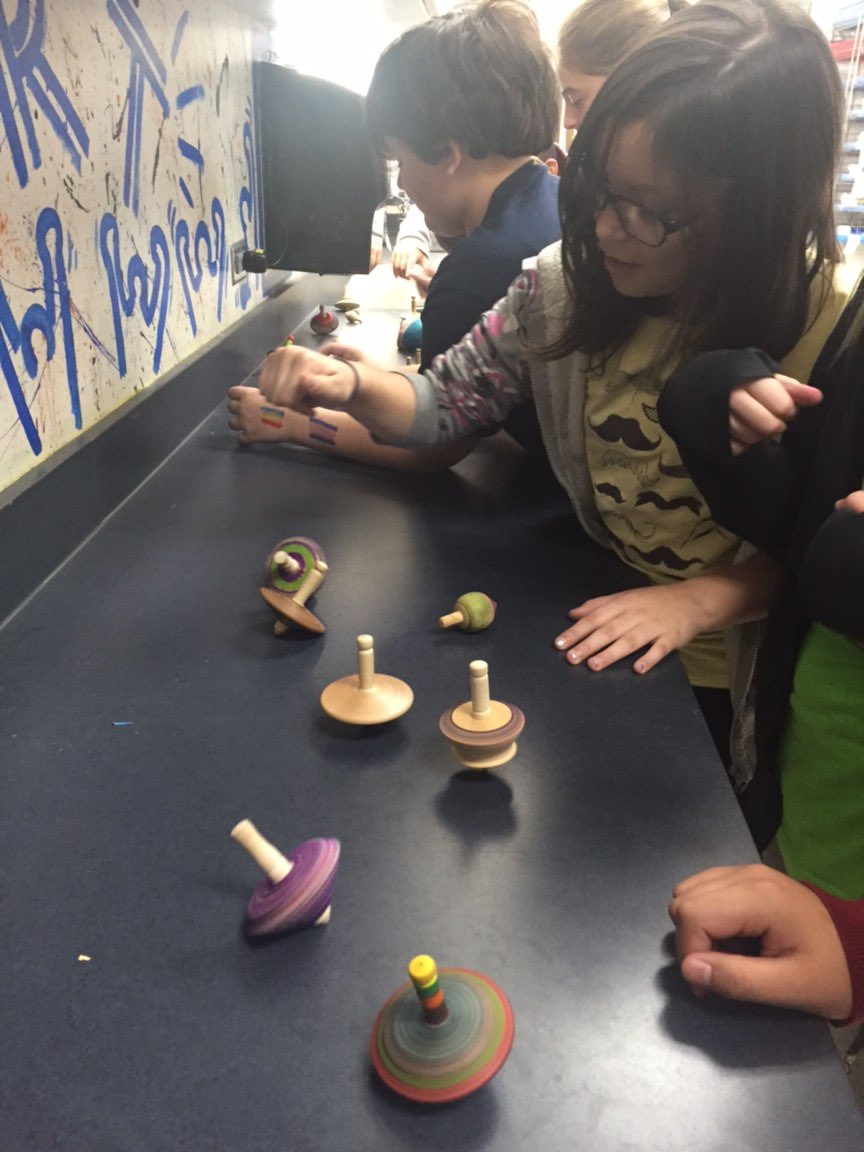 CBMSSandite's tweet photo. Mrs. Cannon's class working on wood carving with Aaron Birdsong! #edsandite https://t.co/oEREFNrfEZ