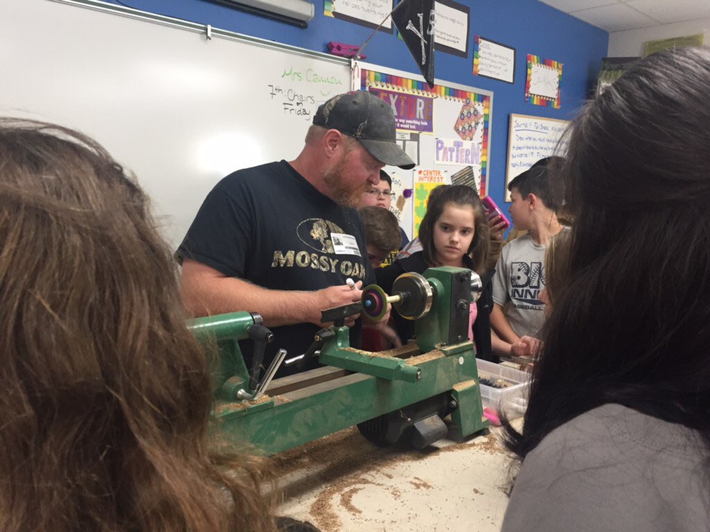 CBMSSandite's tweet photo. Mrs. Cannon's class working on wood carving with Aaron Birdsong! #edsandite https://t.co/oEREFNrfEZ