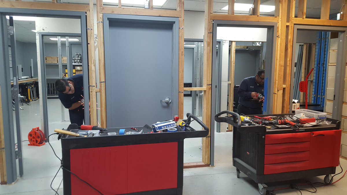 Great group of students! Electric strike installation class. assaabloyamericasuniversity.com #AAAU