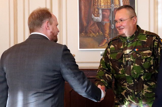 KHamiltonNATO's tweet photo. Productive meeting this morning with new Romanian Defence Minister #Fifor, alongside Defence Chief @NicolaeCiuca. Discussed joint projects, @RCAF_ARC air policing, @CanadianForces deployments, and plans for even closer cooperation. #WeAreNATO #opREASSURANCE 🇨🇦🇷🇴 https://t.co/LDtvAI3uAN