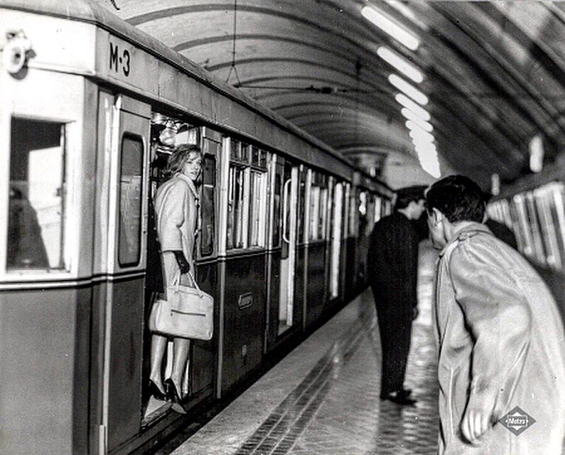 SecretosdeMadri's tweet photo. "Se despidieron y en el adiós ya estaba la bienvenida" (Mario Benedetti ¡Buenas noches! #madrid https://t.co/Sgk52cjTsv