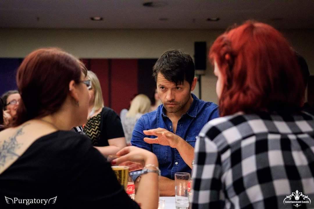 _MrsComatose_'s tweet photo. Tb to when I met @mishacollins for the first time at #purcon2 last year. First thing he said was that he loves my glasses. Good times ❤ https://t.co/BqZuUltv7T