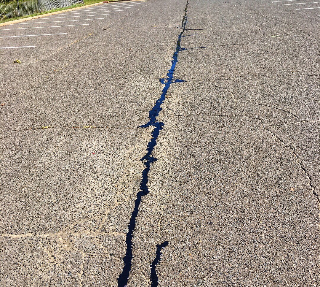 DragonAsphalt's tweet photo. How you look when you don't use our Dragon Crack Filler-Sealer vs professional precision when you do!
#asphalt #humor #funny #professional https://t.co/2wdEOm0qKX