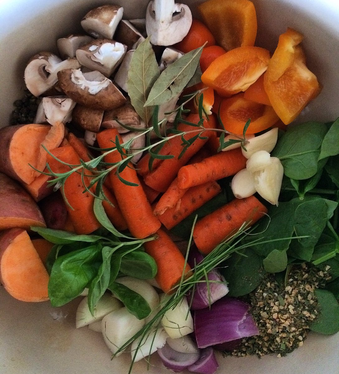 dctetreault's tweet photo. I'm getting sick, so I chopped up veggies that I had in my fridge, picked some fresh herbs from my apartment, and I'm making a veggie broth! https://t.co/dgQVkjNagy