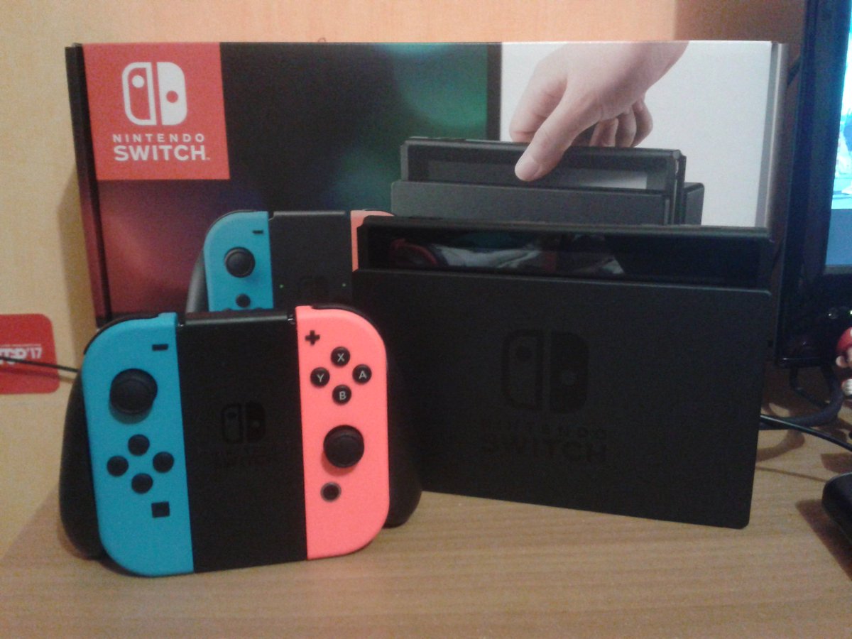 GetK_Pario's tweet photo. Je suis content car j'ai enfin la #NintendoSwitch !! #Happy #Nintendo #Switch #SwitchAndPlay #JoyCon #Dock #HDMI #GetK_Pario @guillaumetkim https://t.co/KjbYfg59Hy