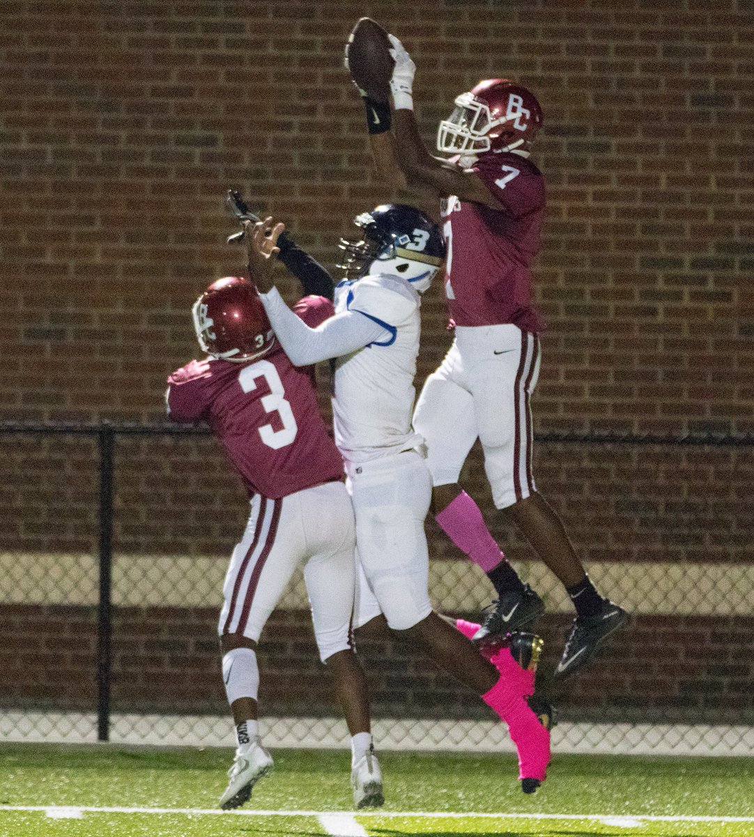 GoFlashWin's tweet photo. Ohhh yeah!! These Bearcats ALWAYS put on a show for us to capture! Catch these photos for FREE on https://t.co/EYyNVKFBwN! https://t.co/j7WXDDKiC0