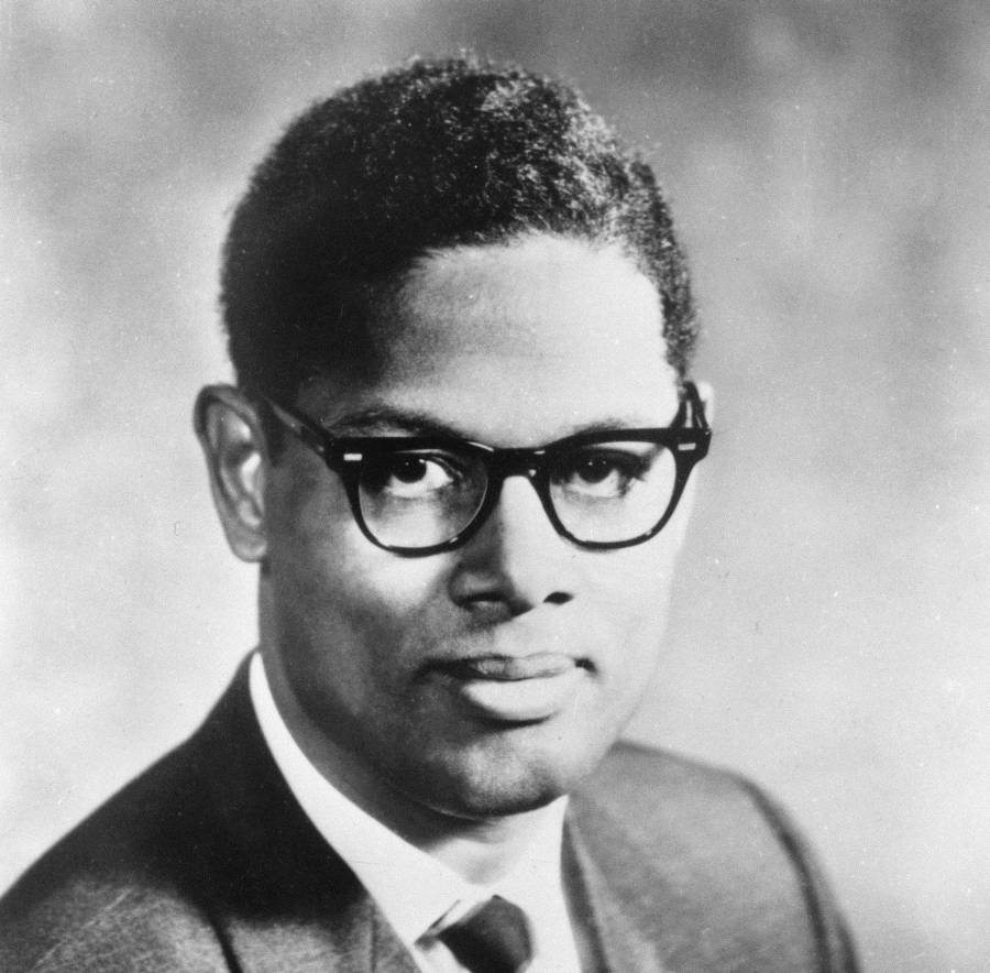 "Nunca entendí por qué es egoísta querer quedarte el dinero que ganaste, y no es egoísta querer quedarte el que ganaron otros"

T. Sowell
