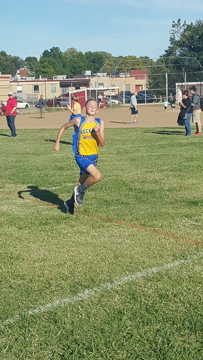 SMSyearbook_'s tweet photo. Seckman Jag XC digging down deep and giving it their all. https://t.co/z73BeMm2LP