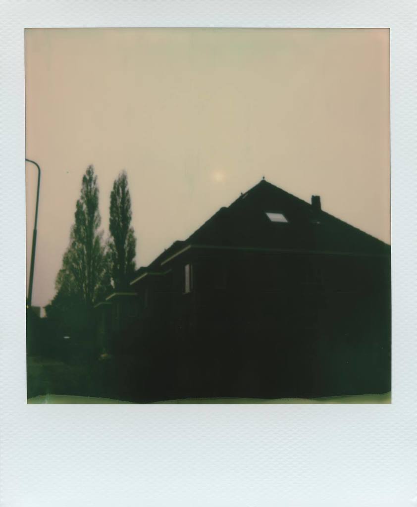 Tbo_art's tweet photo. House in Contrast - 2017
#polaroidoriginals #roidweek #roidweek2017 #polaroidweek #instant #polaroid #onestep2 #hoโฆ https://t.co/yExDcg71SX https://t.co/8Iq5XSGSns