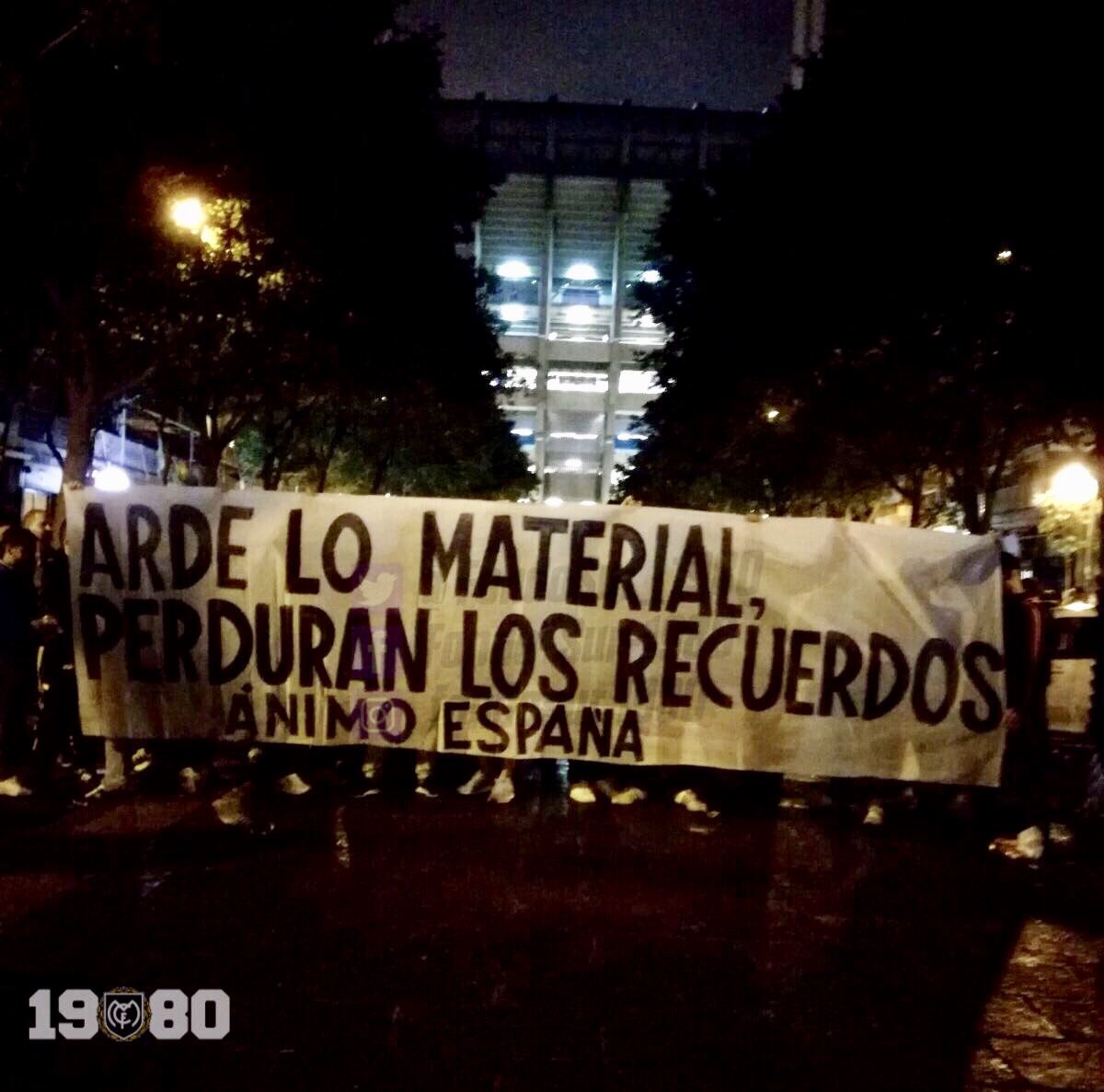 FondoSur_1980's tweet photo. Arde lo material, perduran los recuerdos.
Ánimo España https://t.co/cyWIDrM1wo