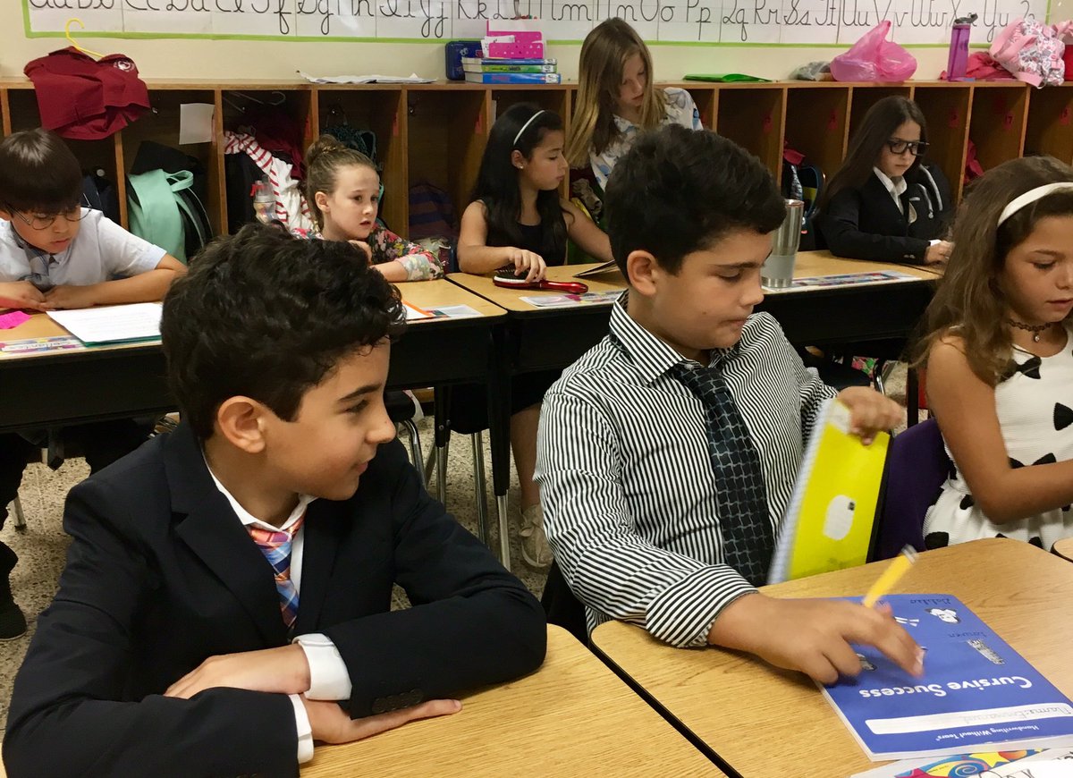 jenwillner8's tweet photo. Gr 4 s's participate in mock court session with lawyers, jury &amp; judge to choose btw hamster &amp; guinea pig for class pet. #cmsedu @Mzleitch https://t.co/e5aYOaiQtu