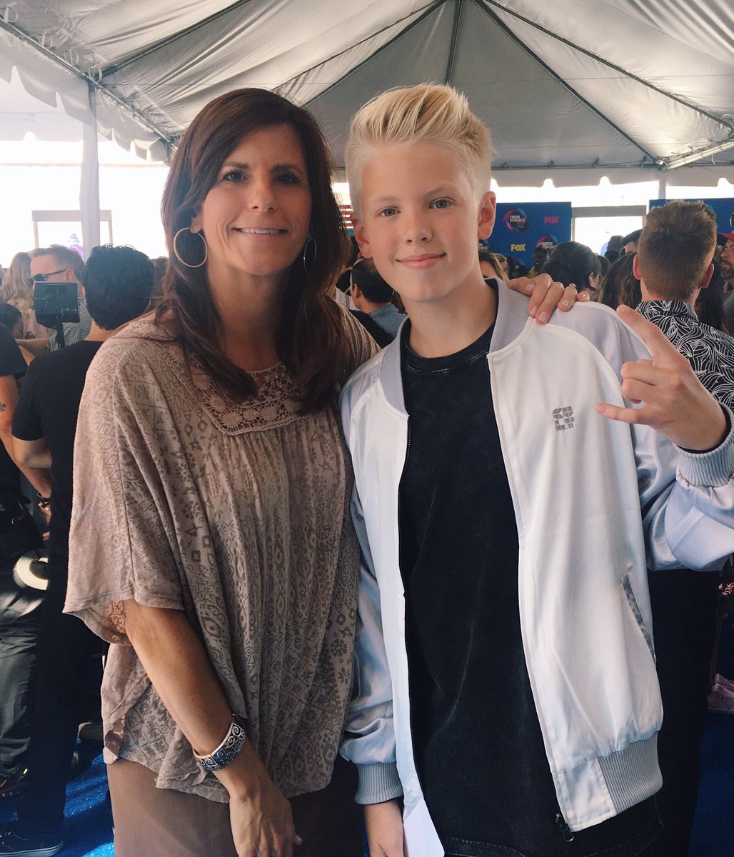 carsonlueders's tweet photo. I love you momma ♥️ happy birthday 🎁 Thank you for all you do. We make a great team! https://t.co/zr8u72gH7S