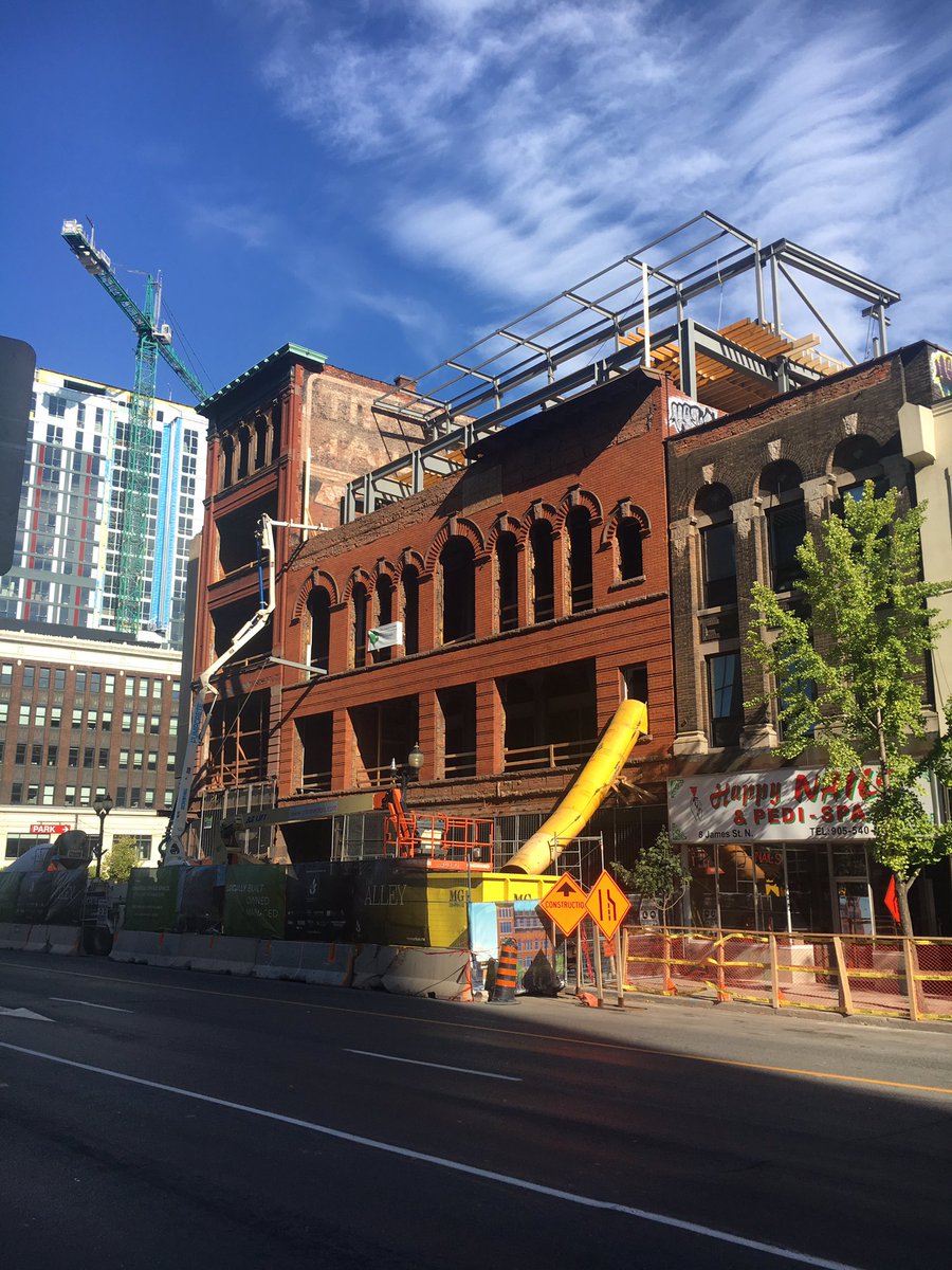 kforcier2022's tweet photo. Turned the corner and, with that light, it took my breath away for a minute. #TheAlley #AdaptiveReUse #CoreUrban https://t.co/6jUL2Zwjtn